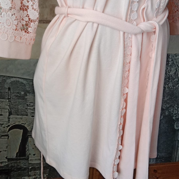 Flora Nikrooz robe - Picture 3 of 13